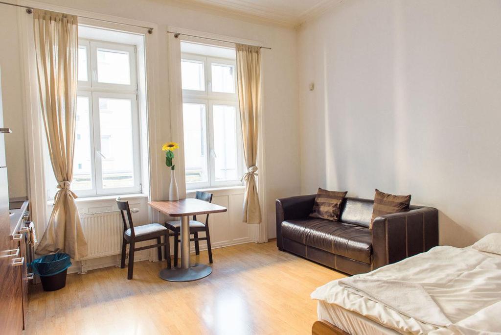 Lion Apartments In Historical Center, Bratislava Old Town Exterior photo